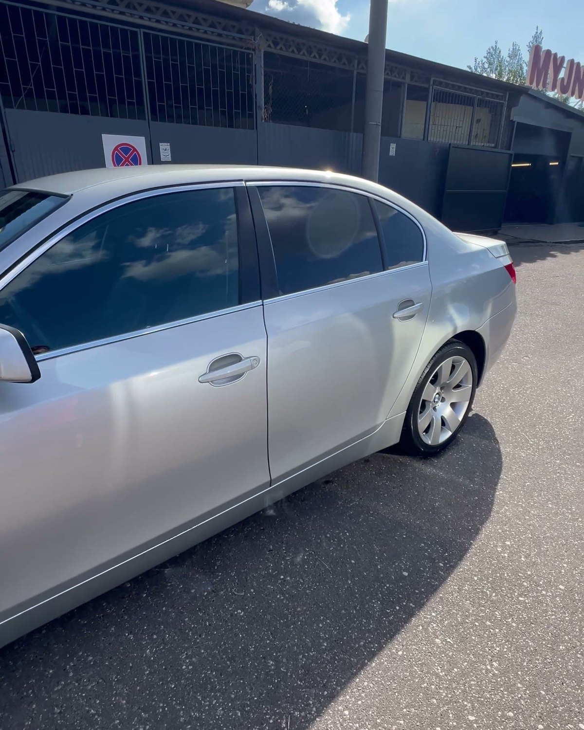 BMW serii 5 od tyłu