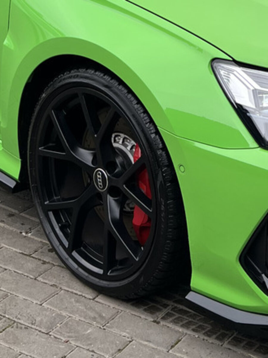 Przednia felga i zacisk Audi RS3 po umyciu