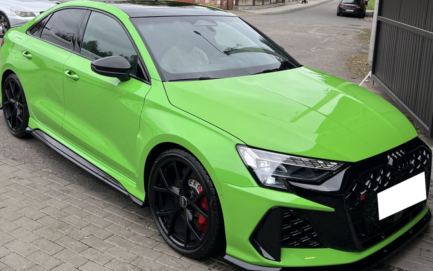 Zielone Audi RS3 po detailingu w GrovePoint, ujęcie przodu i boku