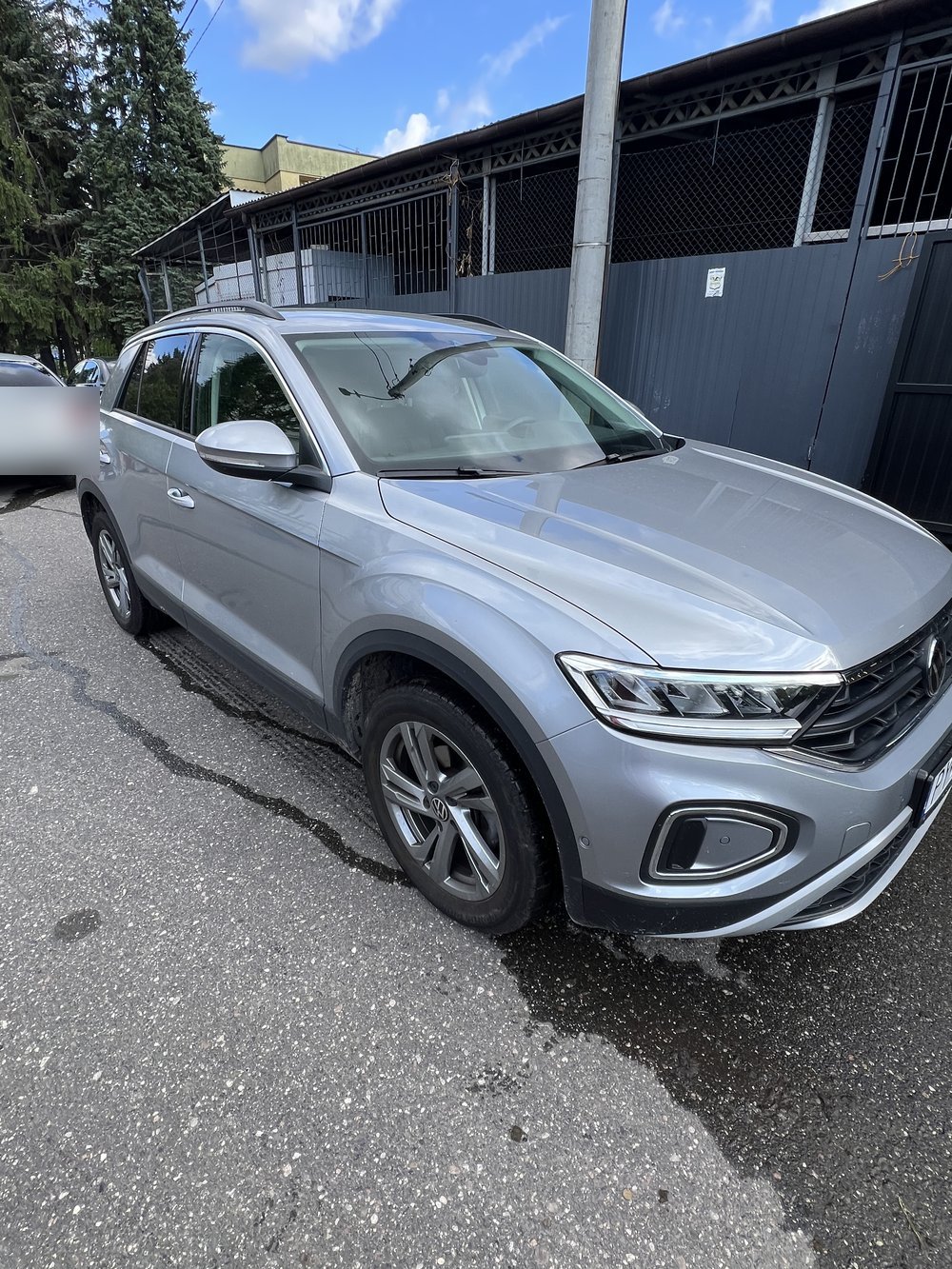 VW T-Roc przed myciem, ujęcie przodu